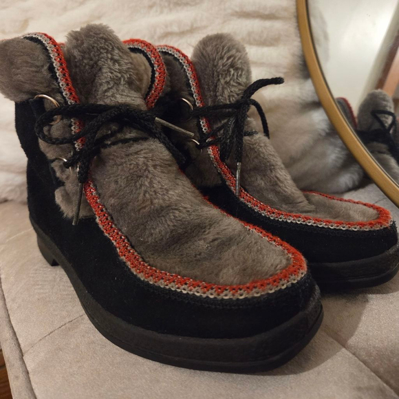 Yodelers Shoes - Yodelers Leather Lace Up Boot Vintage Fleece Lined Black Red Gray Size 6 Women